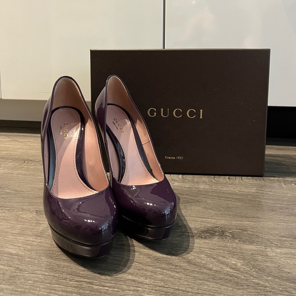 Gucci Vernice Crystal Platform Pumps - Picture 2 of 5